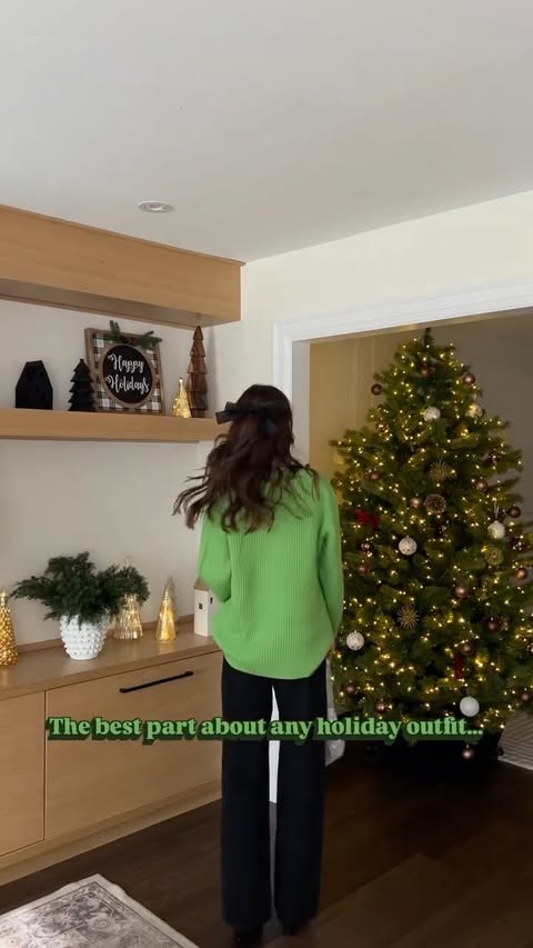 Instagram post by @astridloch for Siella. Caption reads: [...] you that perfect bra 🎄🤍✨

head to....