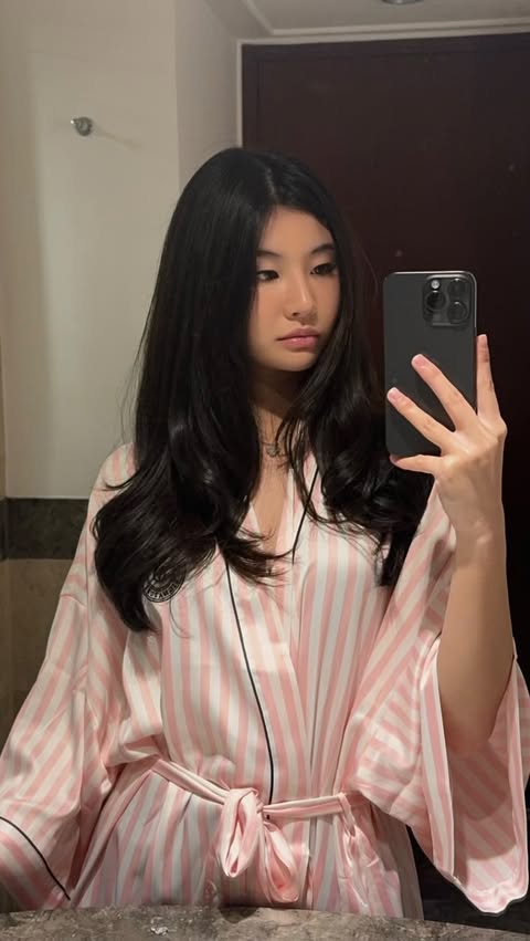 Instagram post by @yskaela for Pantene. Caption reads: [...] step in my routine is a true life saver 💛....