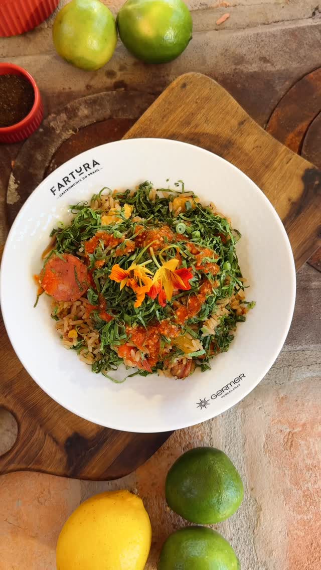 Instagram post by @gasmigoficial for Claro Perú. Caption reads: Sabe como são os domingos quando tem Festival....