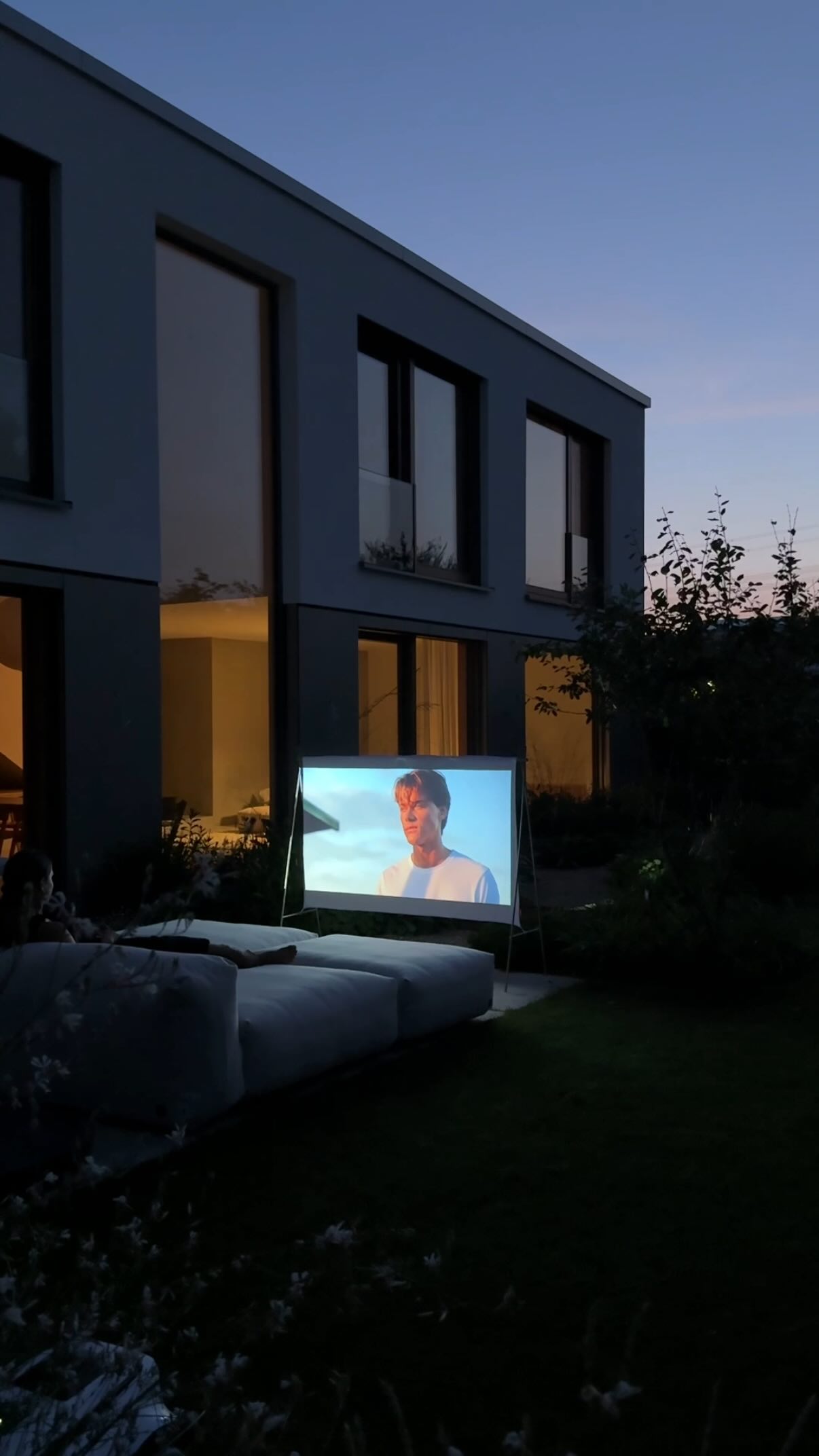 Instagram post by @housenumbereight_ for Vetsak. Caption reads: Anzeige | Name a better feeling than canceling....