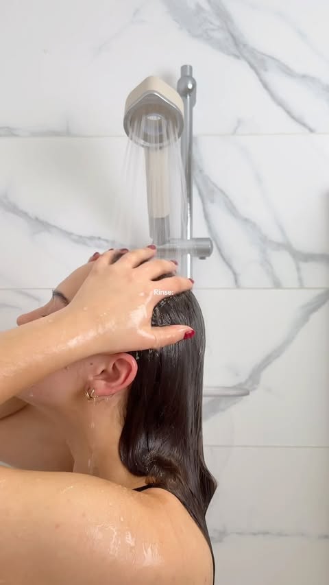 Instagram post by @greasyhairqueen for Philip Kingsley. Caption reads: [...] & scalp health ahead of the New Year with....