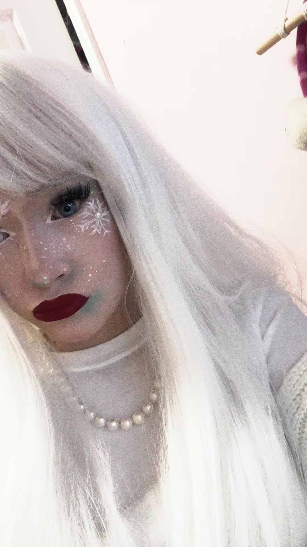 TikTok post by @weluvm.0 for Beaueye. Caption reads: Contacts are from @BEAUEYE Colored Contact Lenses....