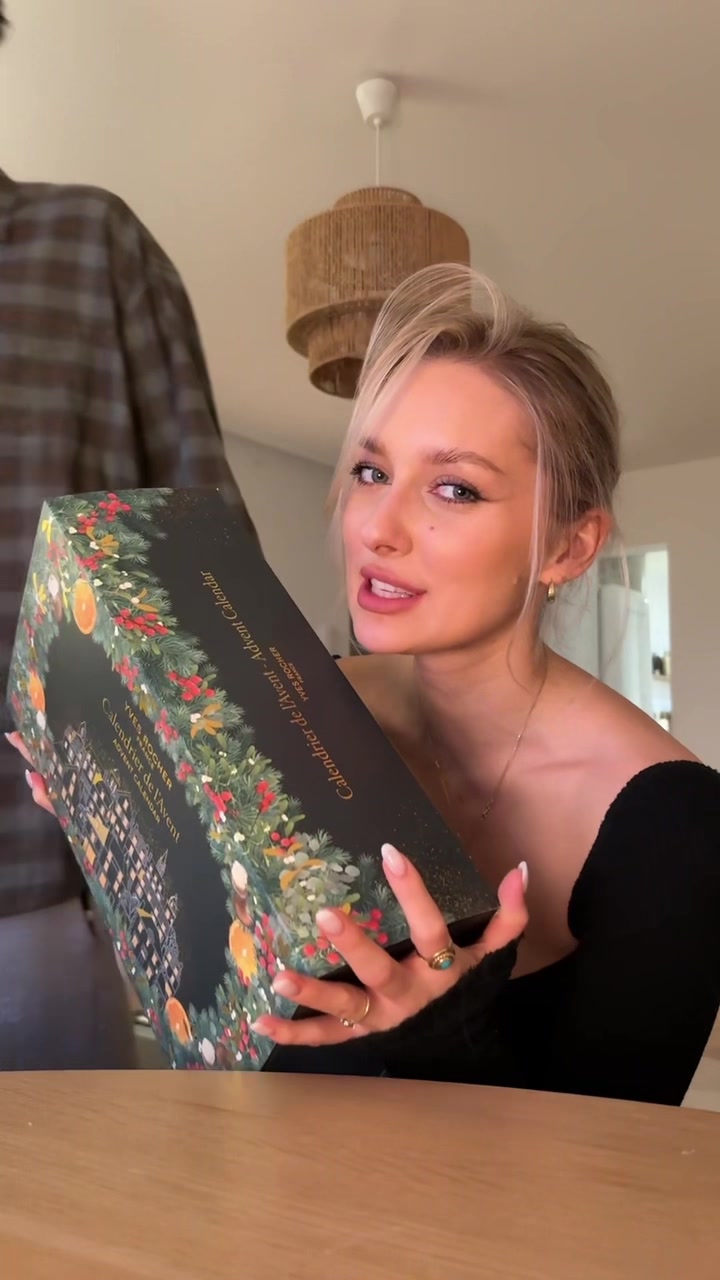 TikTok post by @oliwiamisztal for Yves Rocher. Caption reads: kocham to 🎄🎄🤠 @Yves Rocher Polska ....