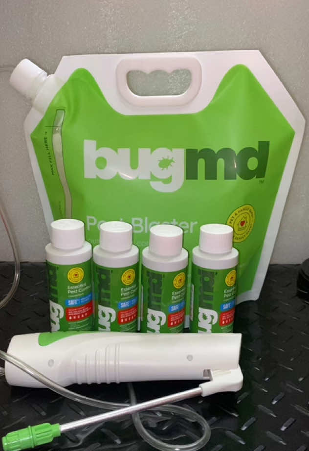 TikTok post by @ambardiazdm for BugMD. Caption reads: [...] DE ACEITES ESENCIALES DE PLANTAS 🌱—BugMD....