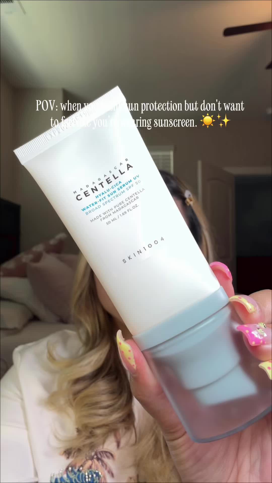 TikTok post by @julieth.ortizz for Hwahae Global Official. Caption reads: 🚨Situprotectorsolarsesientepesado…necesitasprobar....