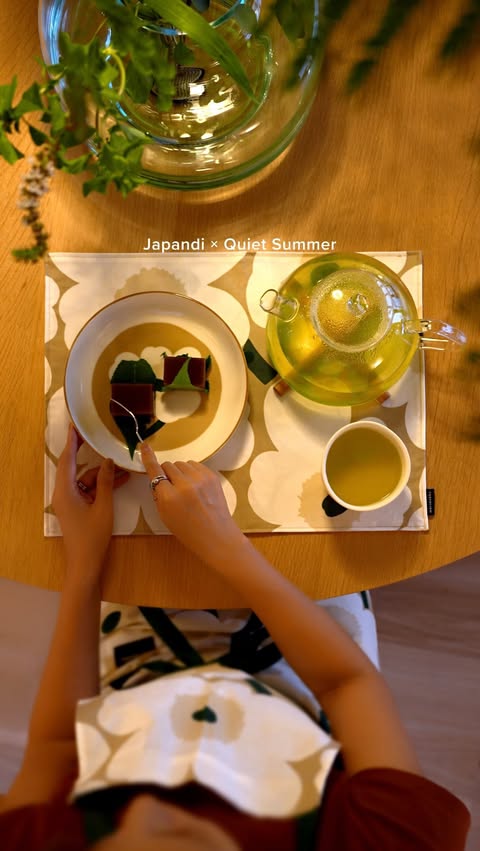 Instagram post by @ekubolabo for Marimekko. Caption reads: [...] to cool down 🍃 マリメッコと過ごす、涼やかなひととき🍵....