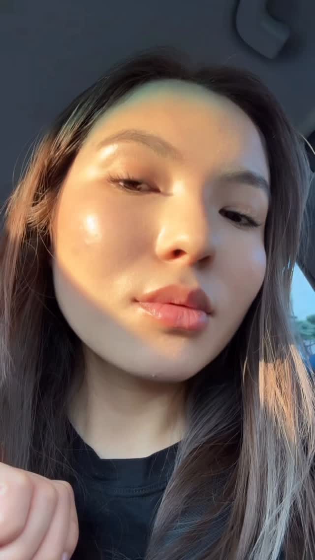 Instagram post by @innivibe for Xenia Clinic. Caption reads: В Корее сейчас супер популярна процедура ДНК....