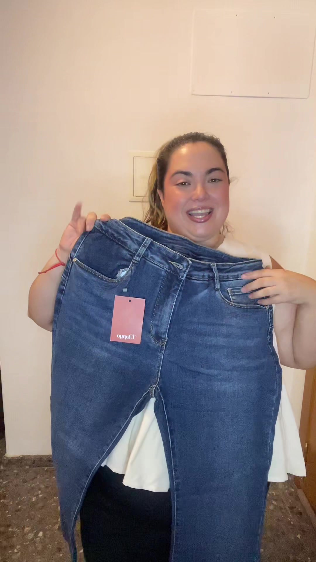 TikTok post by @melodycervera for Utopya Shop. Caption reads: Pantalones faja @Utopya Shop #pantalonfaja....