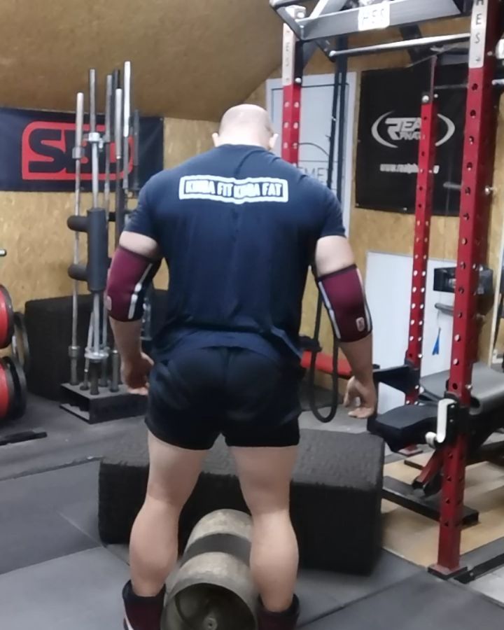 Instagram post by @kieliszkowskimateusz for Kinda Fit Kinda Fat. Caption reads: [...] patience will pay off

T-shirt....