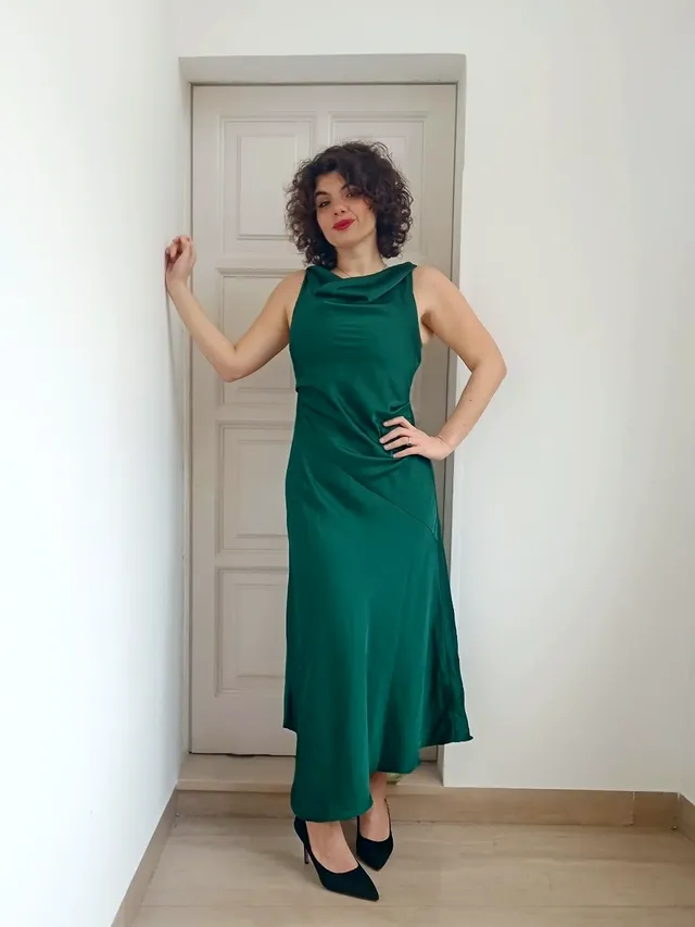 Instagram post by @rosangela__colucci for Azazie. Caption reads: Dress @azazieofficial [...].