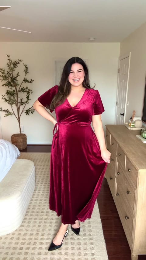 Instagram post by an influencer for Amazon Fashion. Caption reads: [...] + sizes right to your DMs. #amazonfashion....