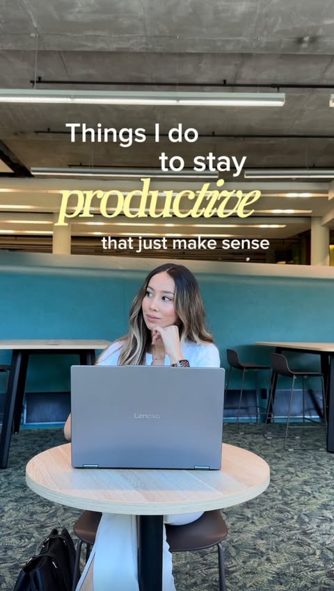 Instagram post by @julianasvlog for Intel. Caption reads: [...] to get done. It’s powered by the latest....
