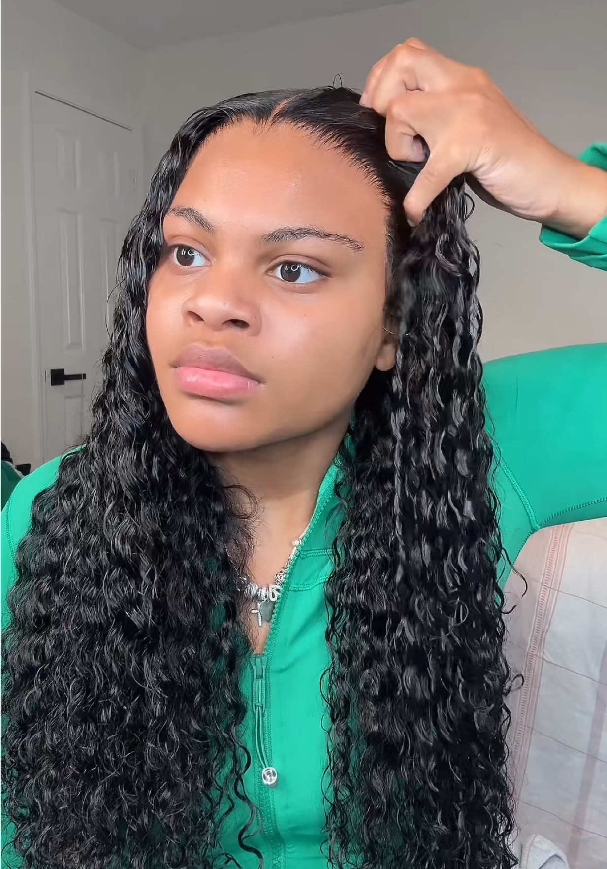 TikTok post by @misslonik for Karlami. Caption reads: [...] the lace 👀 8x6 Glueless Wig from @karlami....