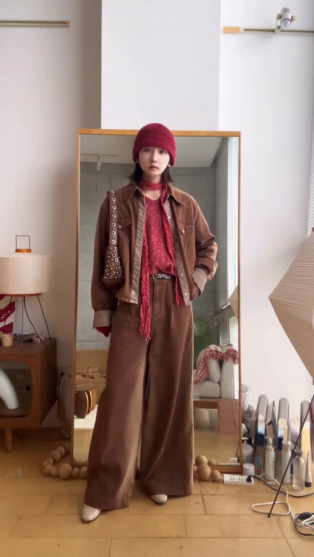 Instagram post by @renya_0911 for Zozotown. Caption reads: Brown denim setup outfit 🤎

今週24日(金)に....