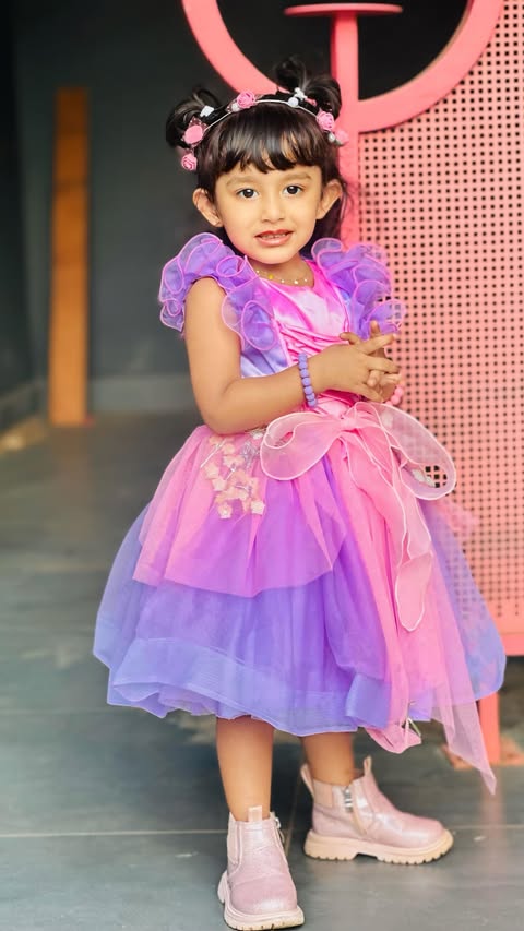 Instagram post by @iva_naa4 for Hopscotch. Caption reads: NYE outfit Inspo @hopscotch.in way 

....