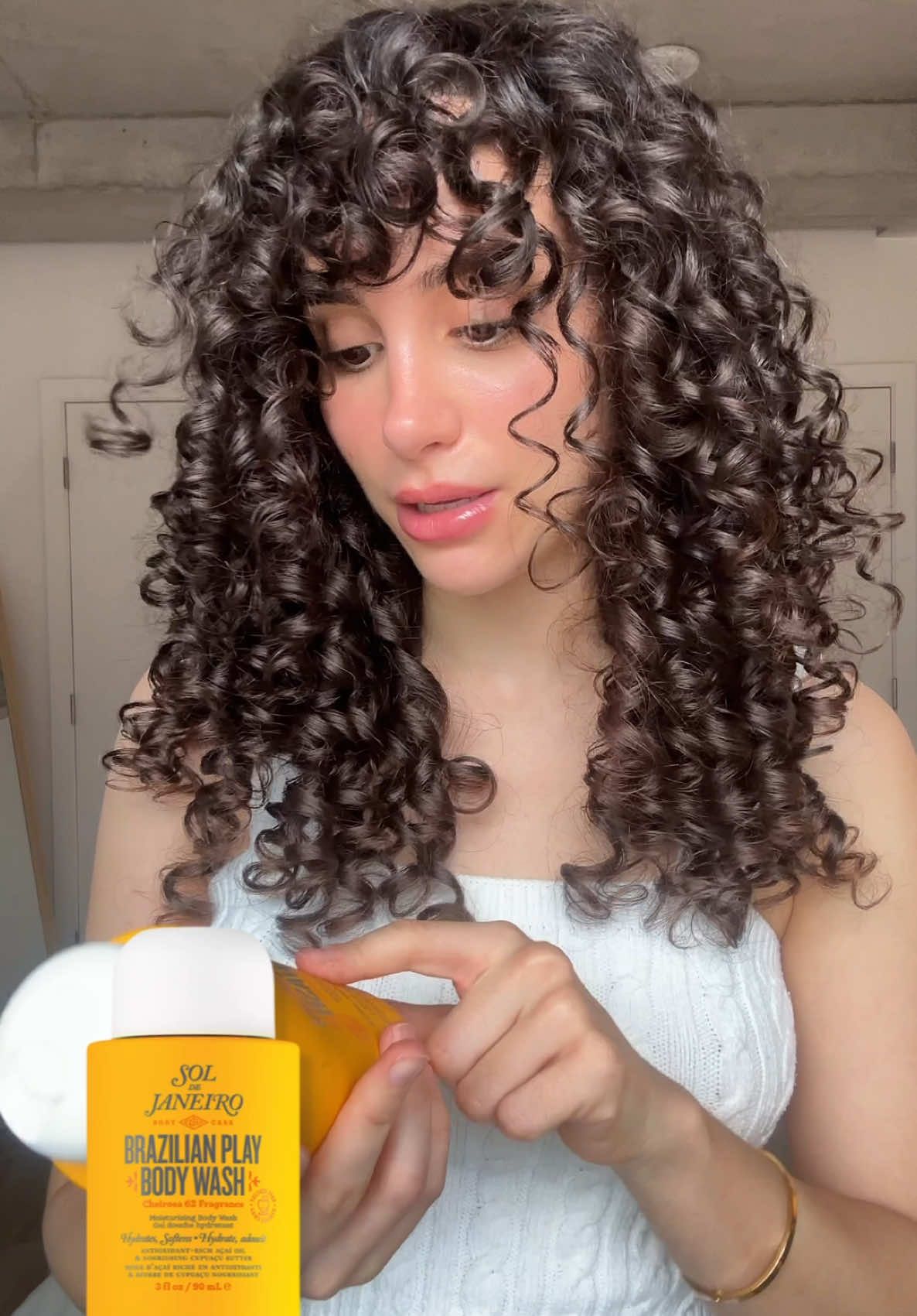 TikTok post by @meryy.berry for Sephora Canada. Caption reads: ✨ Ma routine en 3 étapes pour sentir bon ✨ 1️⃣ Gel....