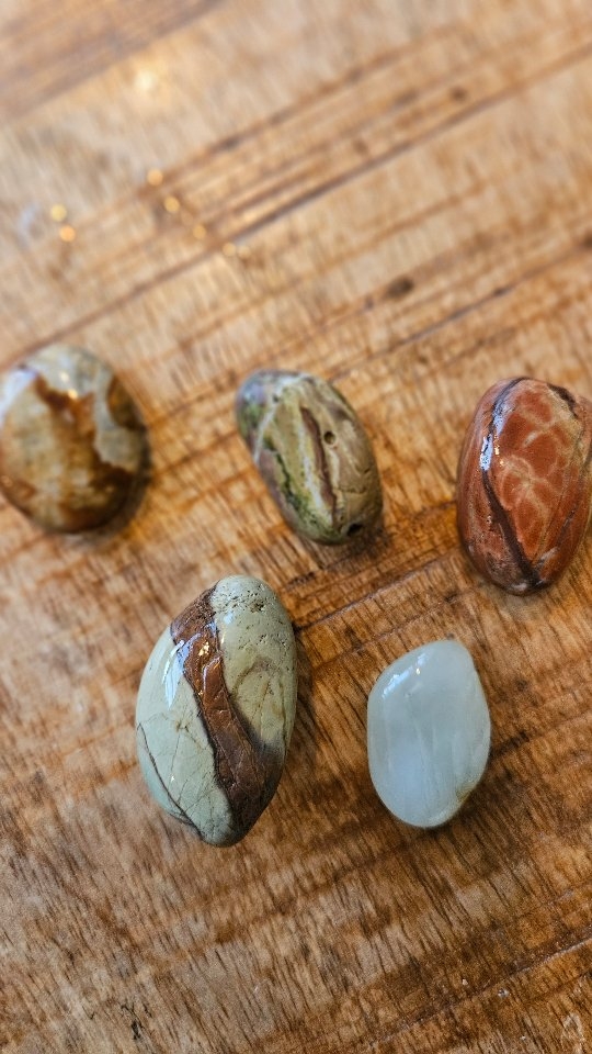 Instagram post by @charliemoon.art for Apexel. Caption reads: [...] most treasured belongings. Thanks to the....