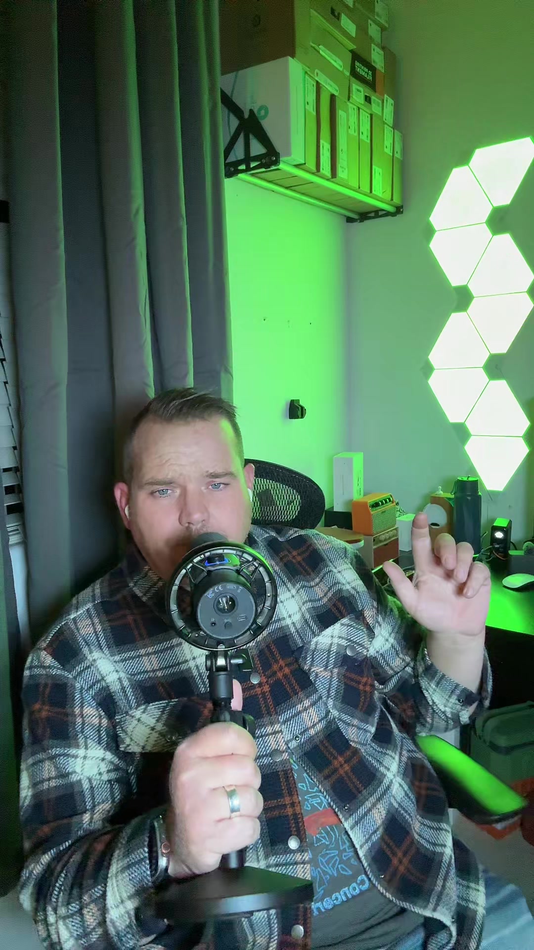 TikTok post by @ls3dp for MAONO. Caption reads: @Maono #condensor #xlr #microphone #podcast [...].