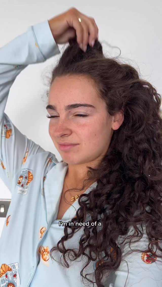 Instagram post by @sofiaa.petrillo for Colgate. Caption reads: Glow up!! @colgateuk Max White Ultimate Radiance....