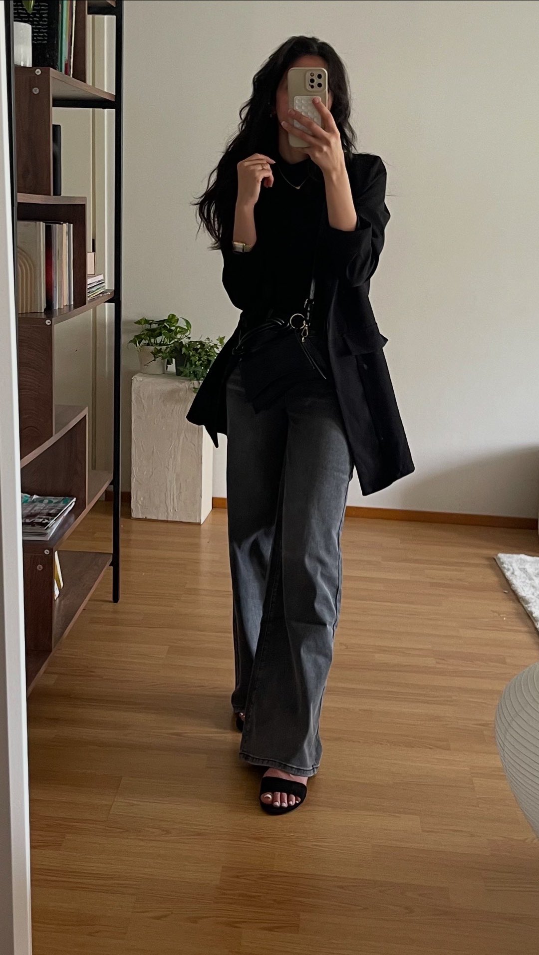 Instagram post by @interiorby_naya for MADLADY. Caption reads: Hei hei🤍
Mainos @madladyse 
Nämä kauniit housut....