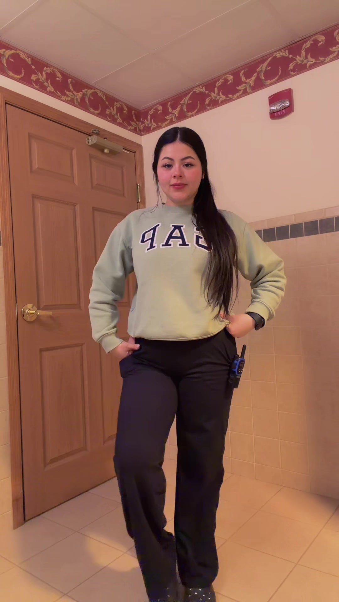 TikTok post by @arelyyanez for G4Free. Caption reads: Lo mejor para tu comodidad❤️ #tiktokshop #g4free....