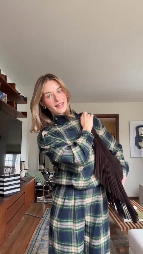 Instagram post by @briidgetbrown for BYREDO. Caption reads: [...] and a scent to go with it!! ✨@officialbyredo....