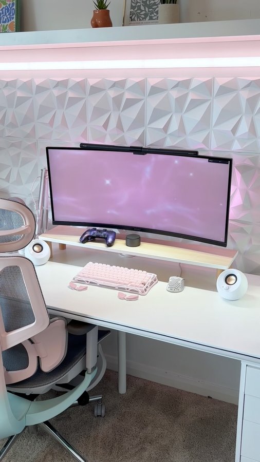 Instagram post by @amyyelle_ for DeltaHub. Caption reads: Time for some setup upgrades | ad 🎮⌨️💖

I’ve....