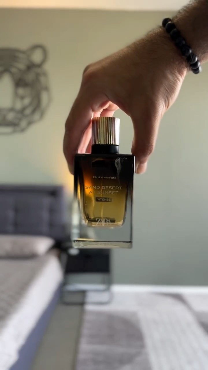 Instagram post by @soh_rab_beig for Hoooyi. Caption reads: [...] You agree With This Look?
Outfit By....