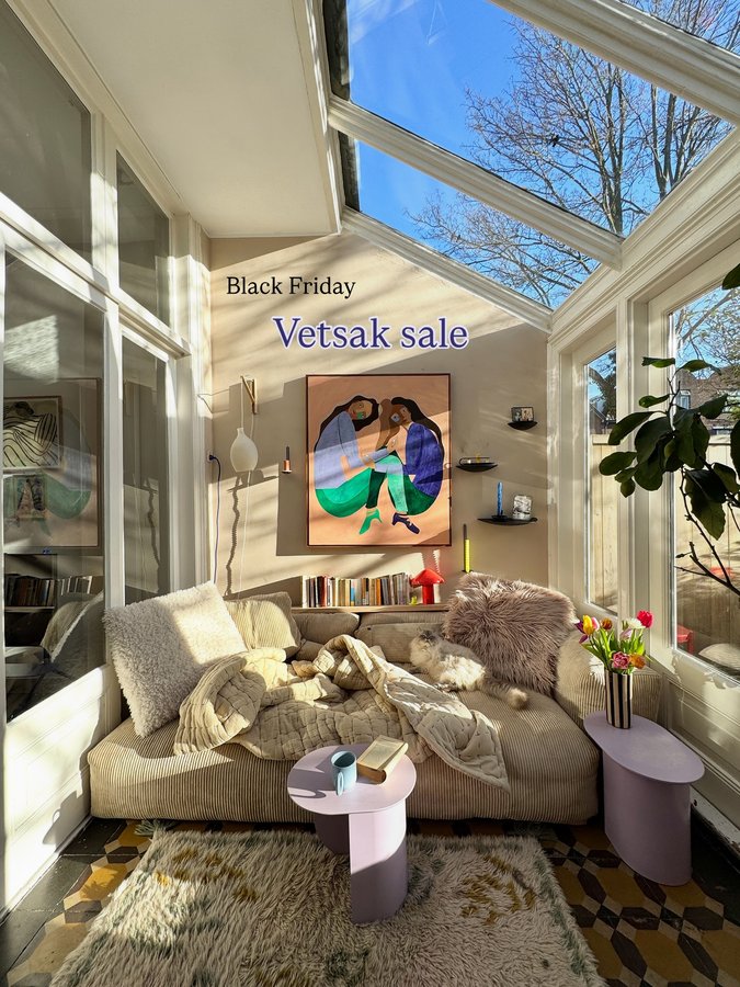 Instagram post by @rapsodia_w for Vetsak. Caption reads: 20% OFF Vetsak sofa 🖤 @vetsak 
Use code [...].