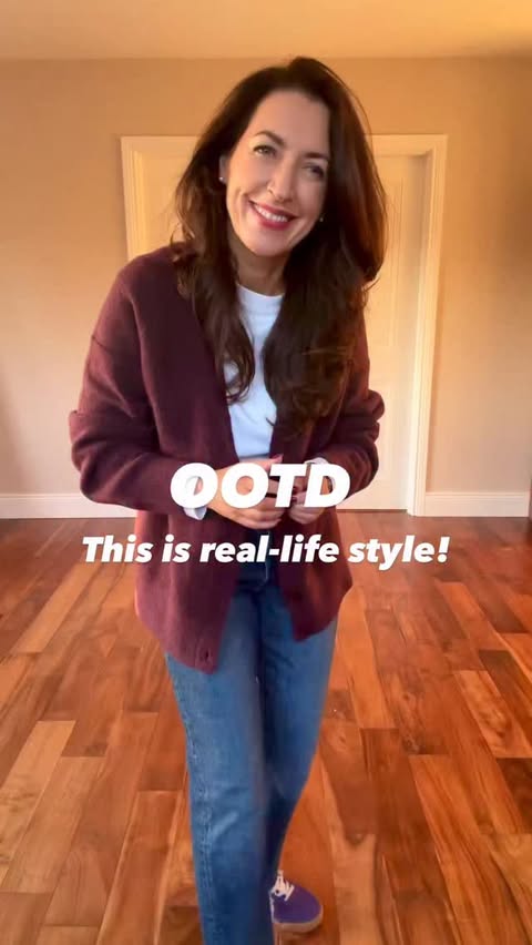 Instagram post by @simplystylebyfi for Dunnes Stores. Caption reads: [...] details 
Ultimate T-shirt @dunnesstores....