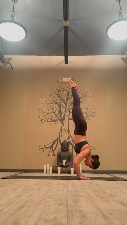 Instagram post by @laurasykora for Alo Yoga. Caption reads: [...] flyaway is annoying TF out of me.....