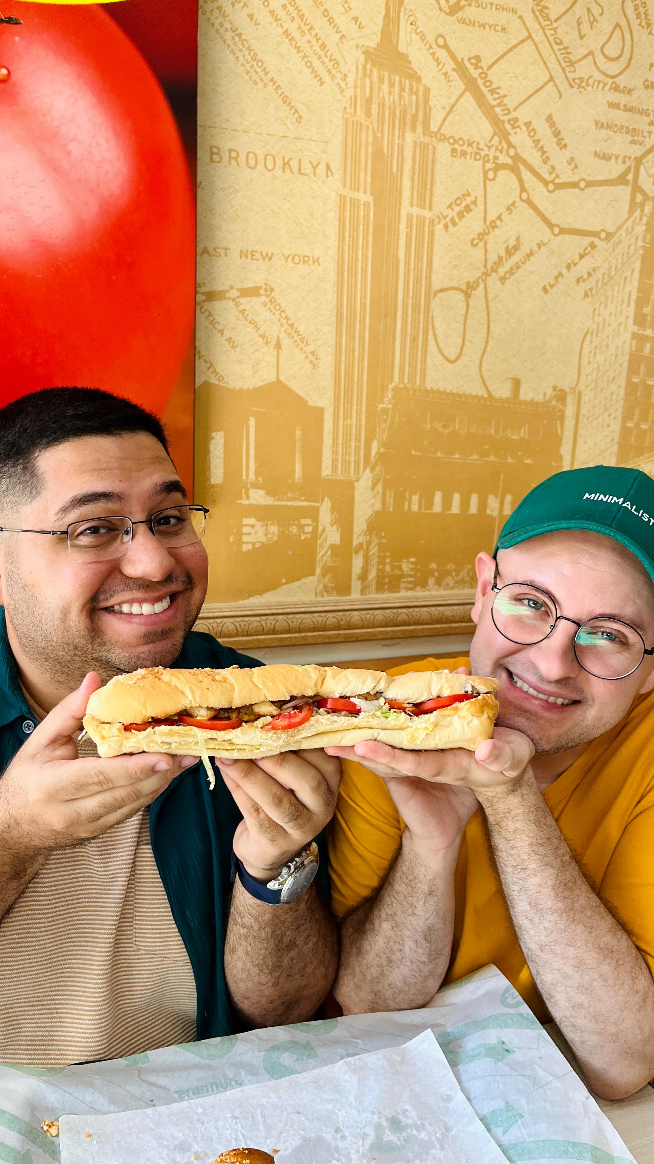 Instagram post by @embarcarnacomida for Subway. Caption reads: Vem aí o SUB DAY!
Comprou um Sub de 15cm e ele....