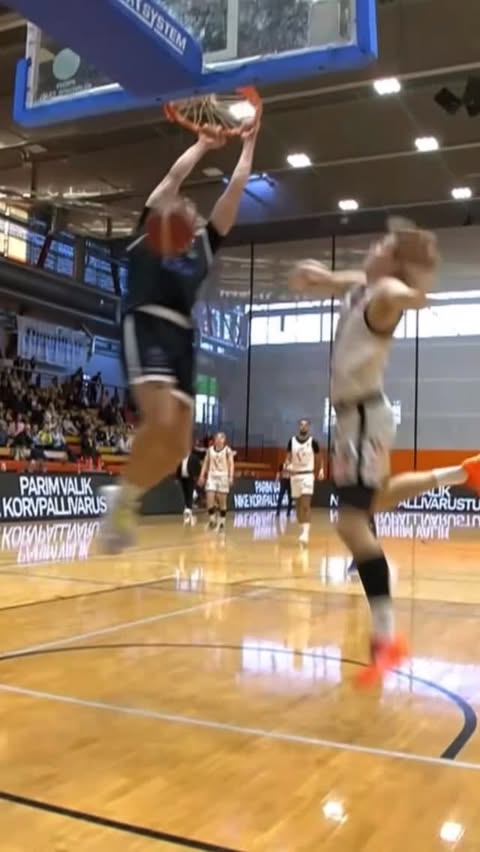 Instagram post by @basketee for Delfi Sport. Caption reads: @oliverhint starts quarter-finals off with a....