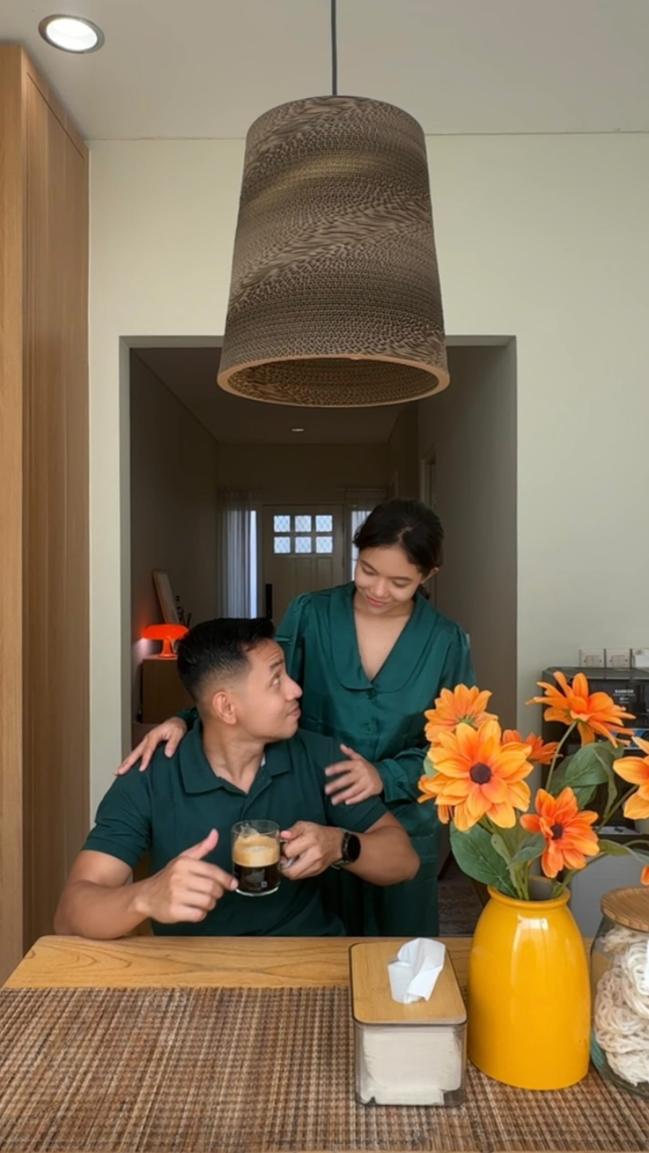 Instagram post by @cindyarmedya for Tokopedia. Caption reads: kunci suami betah di rumah = istri yang wangi,....