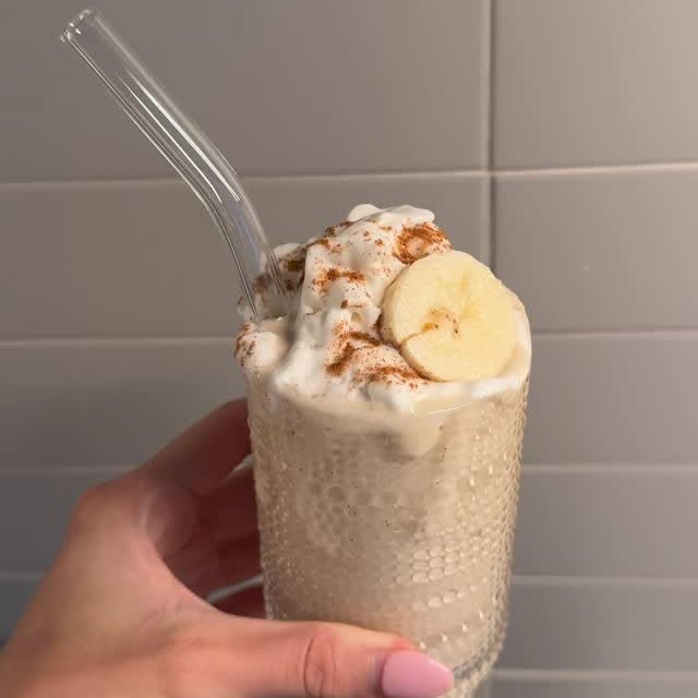 Instagram post by @livjordan_fit for PEScience. Caption reads: the *viral* vanilla date smoothie that tastes like....