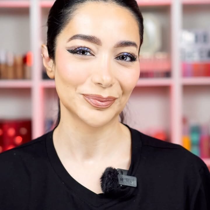 Instagram post by @herosheemaz for Laura Mercier. Caption reads: [...] by @kosas 

Setting powder by @lauramercier....