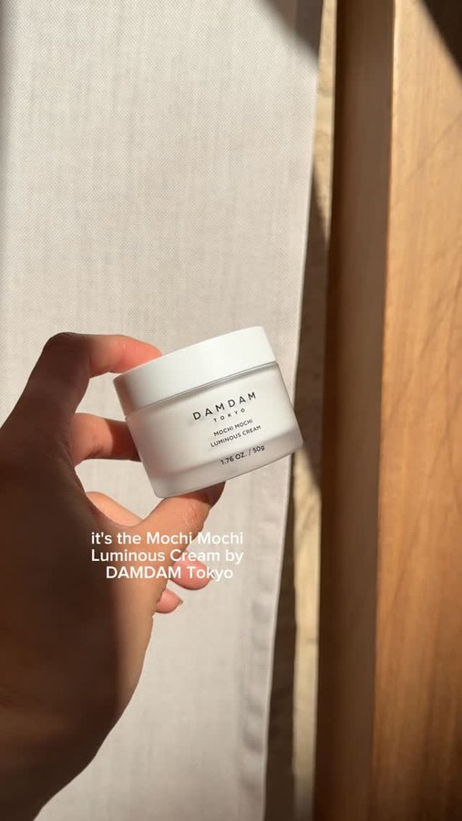 Instagram post by @amandasujin for DAMDAM. Caption reads: [...] week. It’s the Mochi Luminous Cream by....