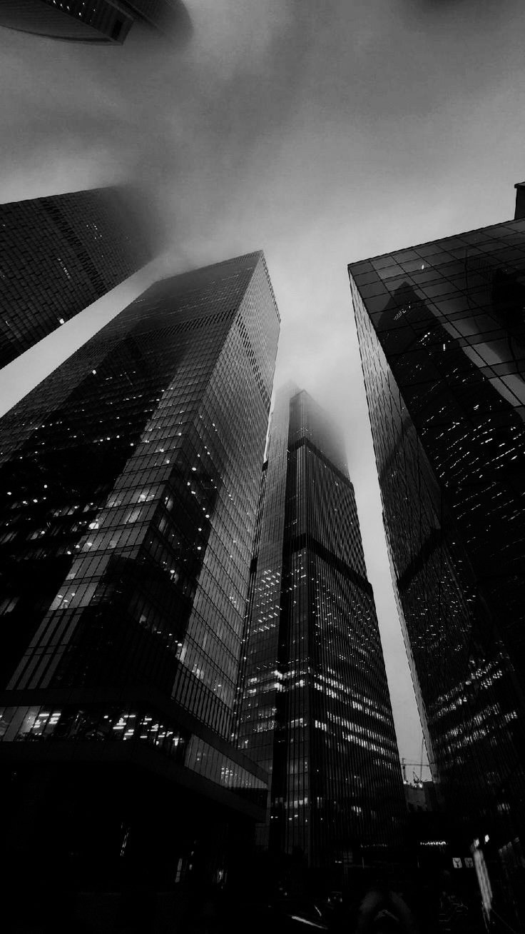 Instagram post by @krisondra for Halloween Horror Nights. Caption reads: Thank you for an incredible night @horrornights 🖤....