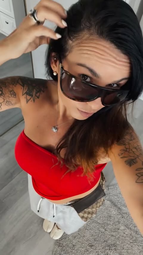 Instagram post by @js_thestylishinsider for Voghion. Caption reads: [...] at the end + I show how to save on the....