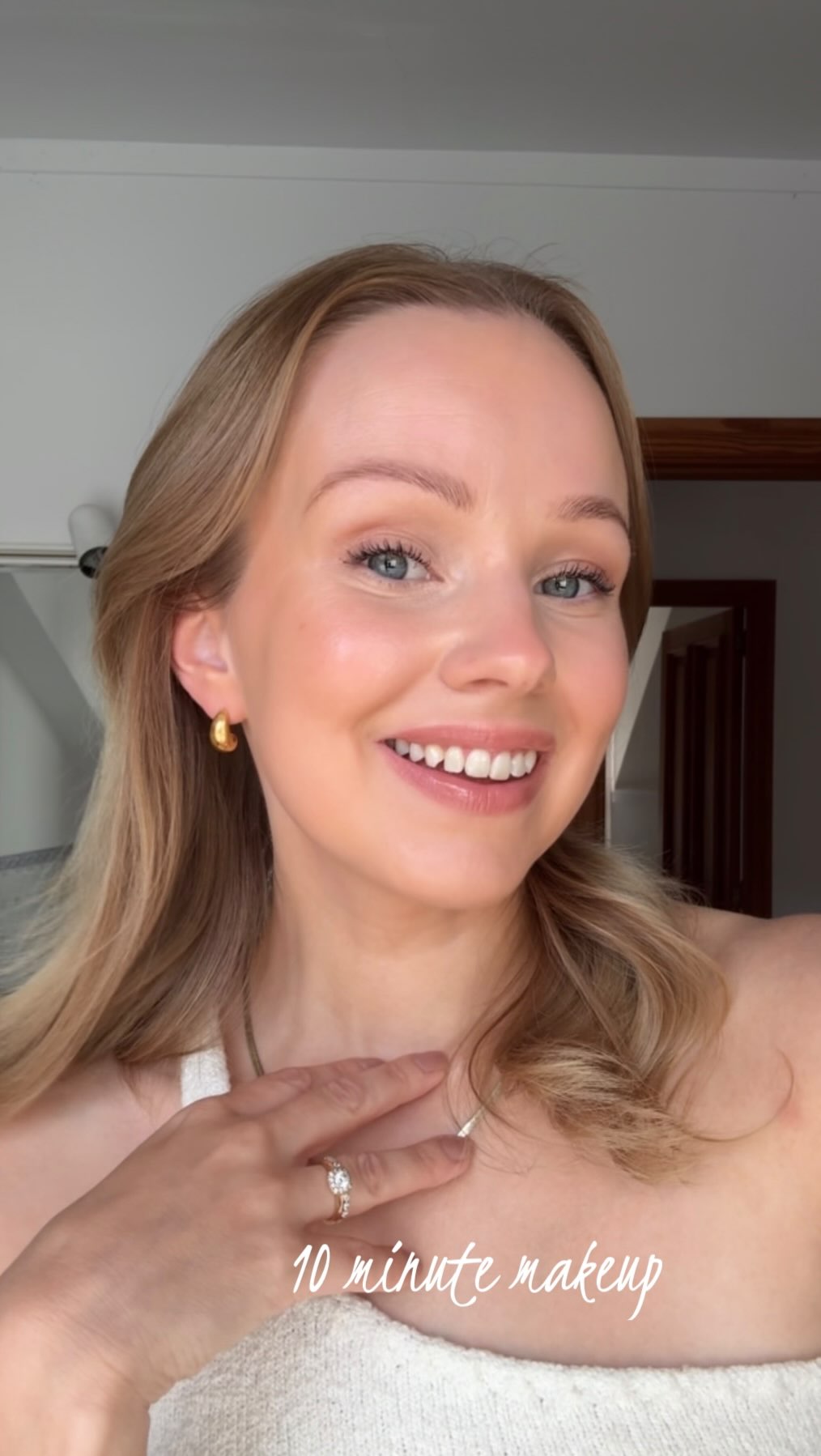 Instagram post by @jonnaluukko for SENSAI Cosmetics. Caption reads: 10 minuutin meikki yhdessä minuutissa! 💄

Dewy....