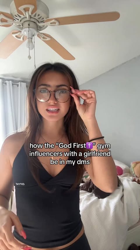 Instagram post by @chunli.fit for DFYNE. Caption reads: they’re all evil

@dfyne.official origin top code....