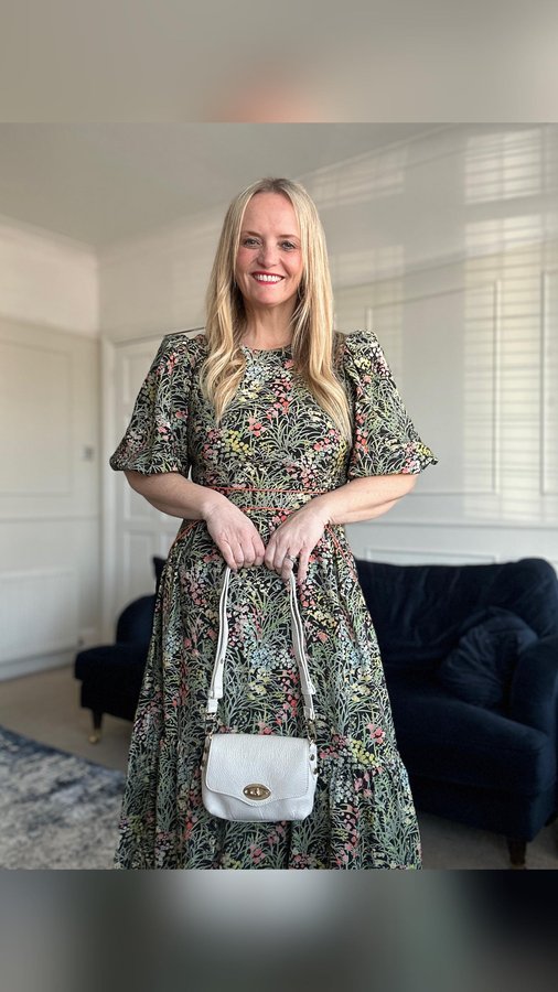 Instagram post by @dress_loving_mama for Dorothy Perkins. Caption reads: (Ad/PR)
Could a dress scream spring any more than....