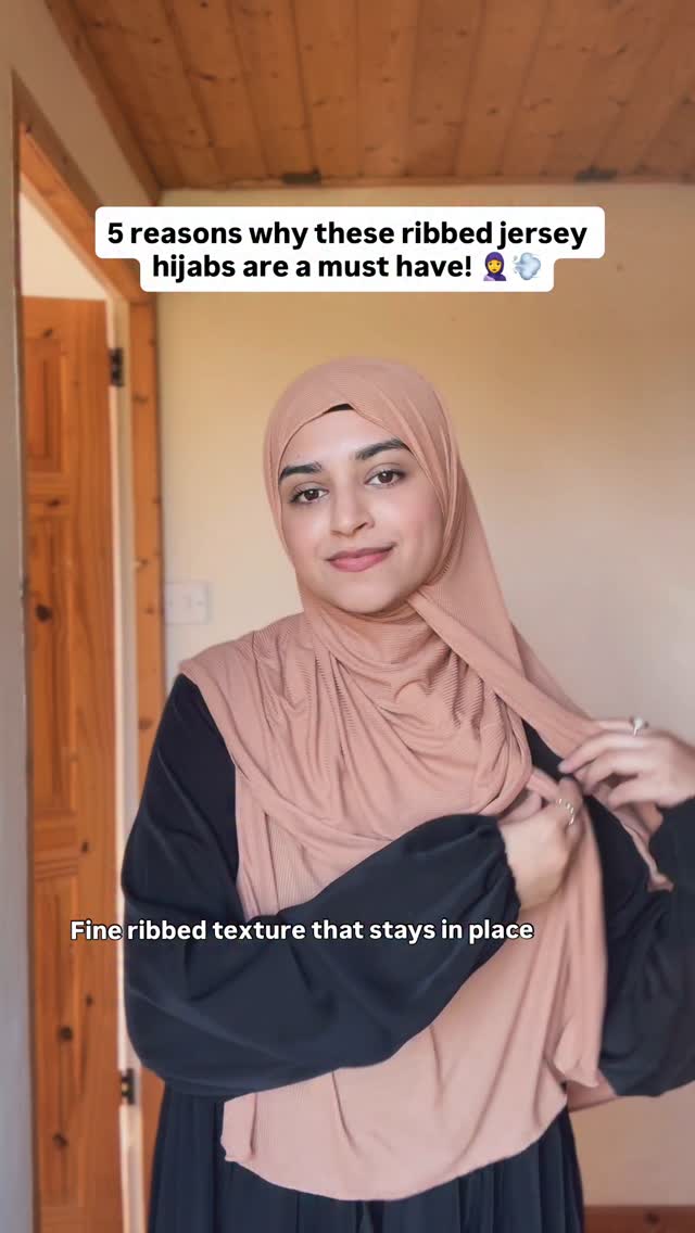 Instagram post by @azka.yasirr for VOILE CHIC. Caption reads: [...] code AZKA10 for an exclusive discount!....