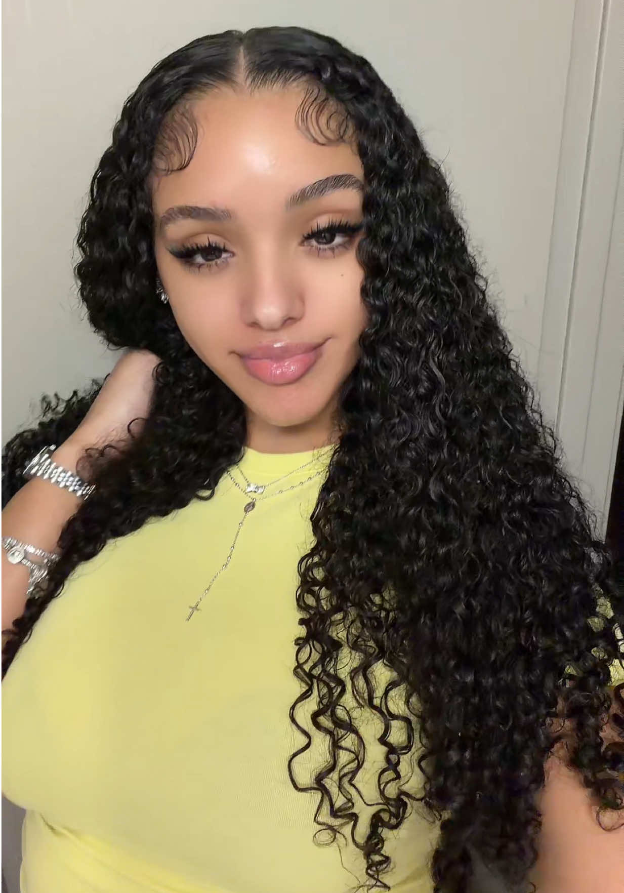 TikTok post by @parisaryannaa for Fowendia Lashes. Caption reads: perfect for cat eye!! @Fowendia Lashes 💗🫧🫧.