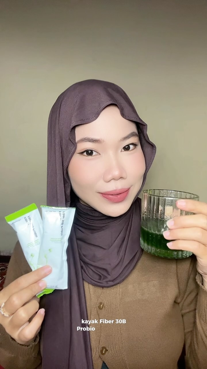 Instagram post by @angguniken for Newlab. Caption reads: [...] serat ya kayak Fiber 30B-Probio by....