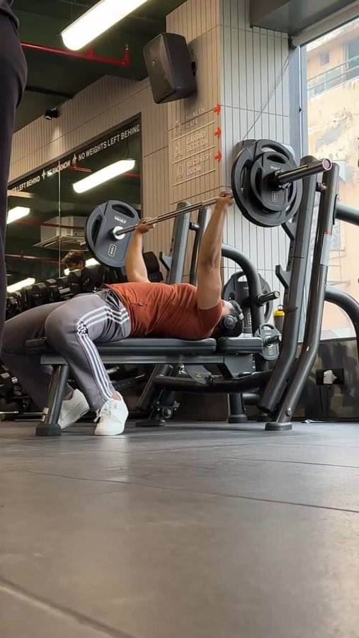 Instagram post by @mannasumit_02 for Bigmuscles Nutrition. Caption reads: Bench press 😤☝️
#instagram #explorepage✨ #explore....