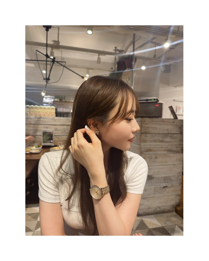 Instagram post by @mayu_sogo1127 for Olivia Burton. Caption reads: 🕰️ #oliviaburton #オリビアバートン #オリジョ #オリビア女子 #腕時計....