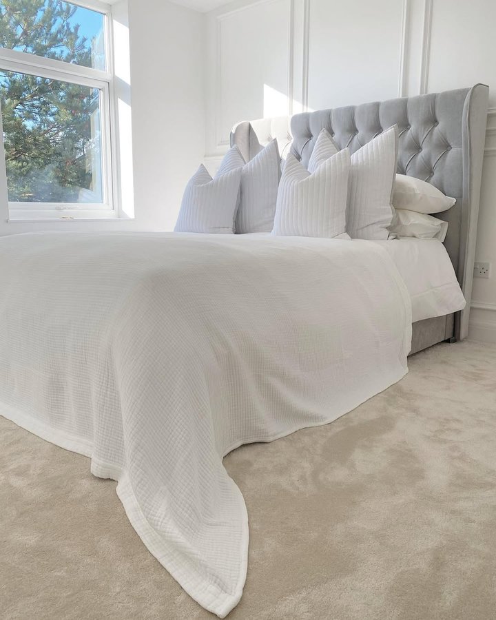 Instagram post by @homewithkat_ for Arista Living. Caption reads: S L E E P O V E R 🤍 swipe for before ➡️ 

Last....