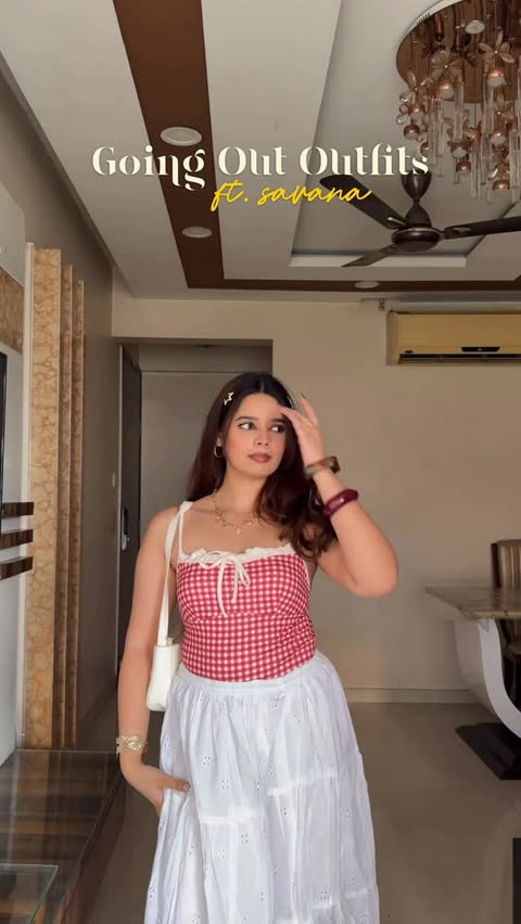 Instagram post by @vrinda.2415 for Savana. Caption reads: [...] Use code: VRINDA32 for extra discounts ✨....