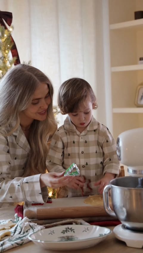 Instagram post by @_gemmalouisemiles for Febreze. Caption reads: [...] 🌟✨ The warm vanilla cookie scent from....